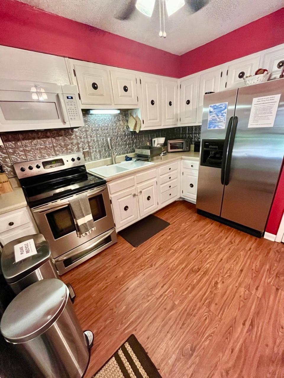 Family Friendly Downtown Home - Private Yard & Grill - Location, Location, Location! Athens Exteriör bild
